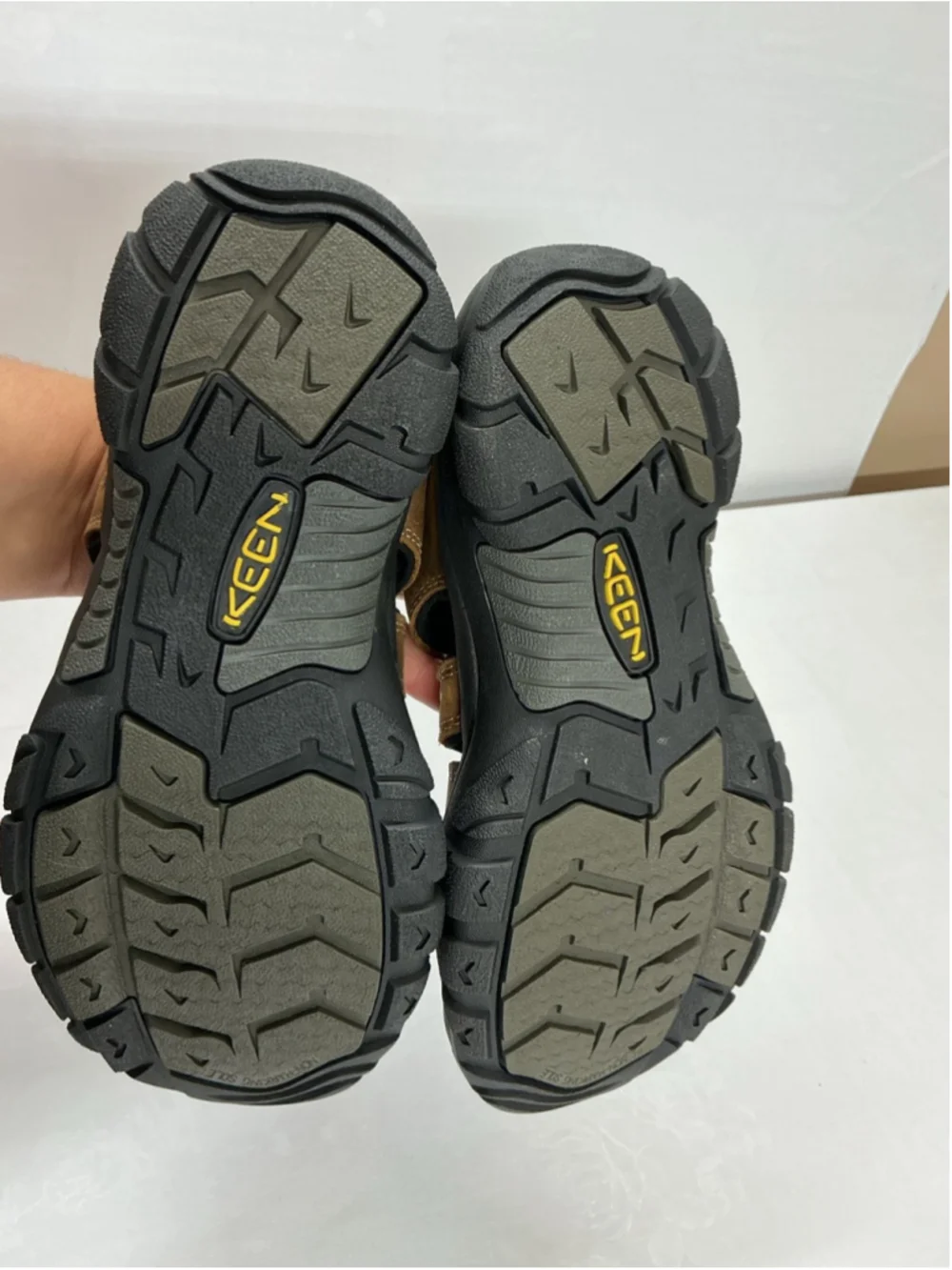 Keen sandals size 8.5